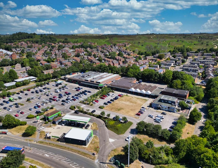 Culliford Cres, Poole to rent - Building Photo - Image 2 of 2