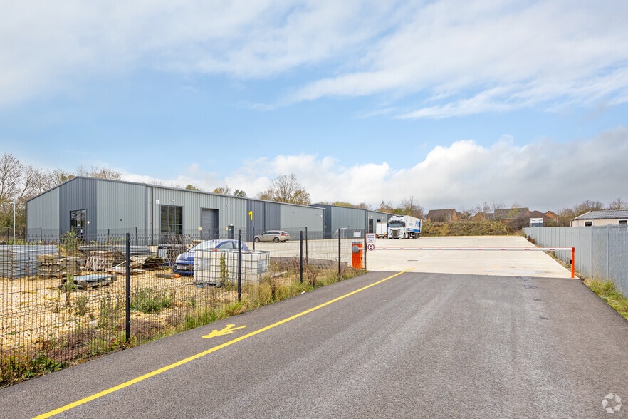 33 Beech Rise, Sleaford to rent - Building Photo - Image 2 of 2