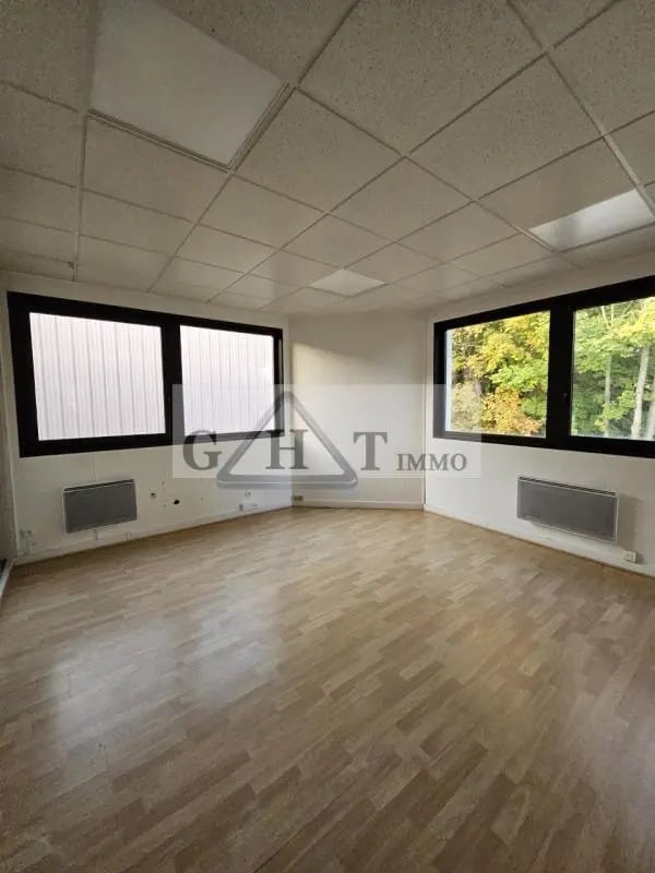 Location Bureaux 200 m² - Photo 1