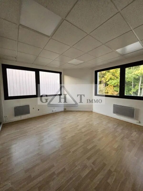 Office in Verrières-le-Buisson to rent Interior Photo- Image 1 of 5