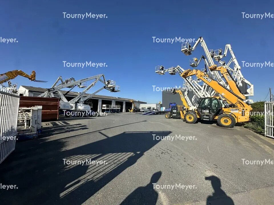 Light Industrial in Saint-Herblain to rent Construction Photo- Image 1 of 6