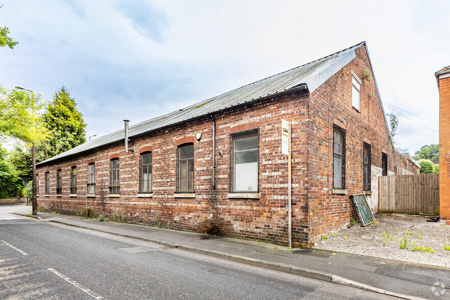 Sandy Ln, Dukinfield for rent - Building Photo - Image 2 of 3