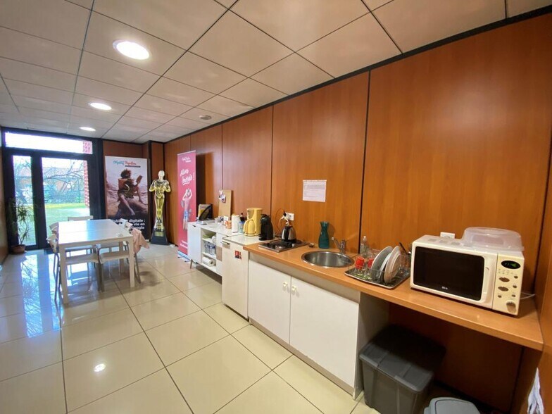 1 Rond-Point De La Résistance, Saint-Jean to rent - Interior Photo - Image 3 of 14