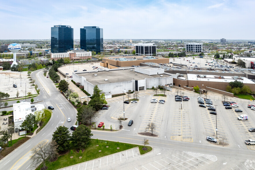 5 Woodfield Mall, Schaumburg, IL for rent - Aerial - Image 2 of 9