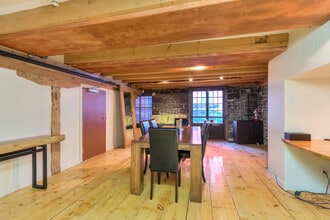 300 Pl D'youville, Montréal, QC to rent Building Photo- Image 2 of 14