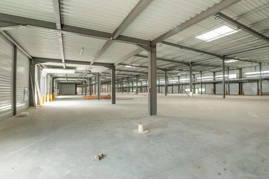 Light Industrial in Aulnay-sous-Bois to rent - Interior Photo - Image 2 of 14