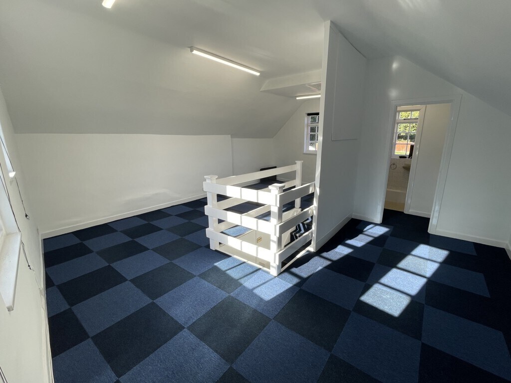 9 High St, Burnham to rent Interior Photo- Image 1 of 3