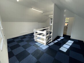 9 High St, Burnham to rent Interior Photo- Image 1 of 3