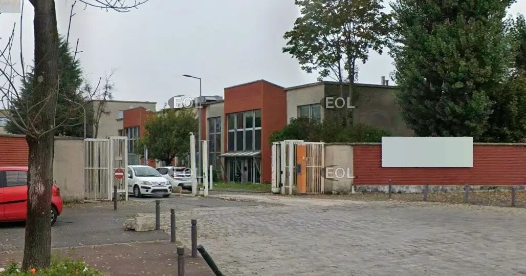 Office in La Courneuve to rent Building Photo- Image 1 of 2
