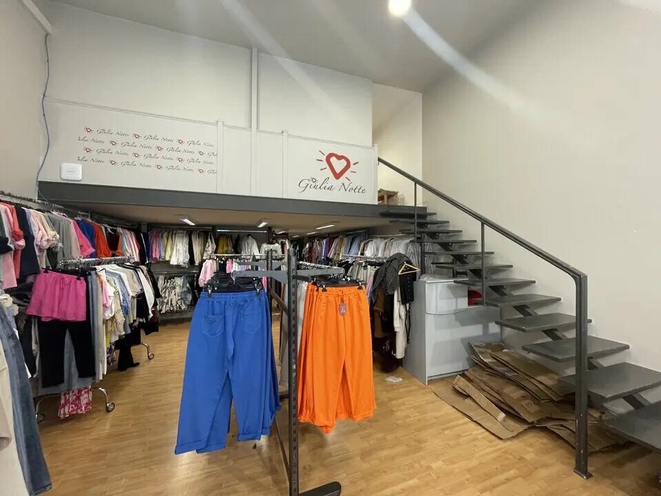 Retail in Lyon to rent Building Photo- Image 1 of 2