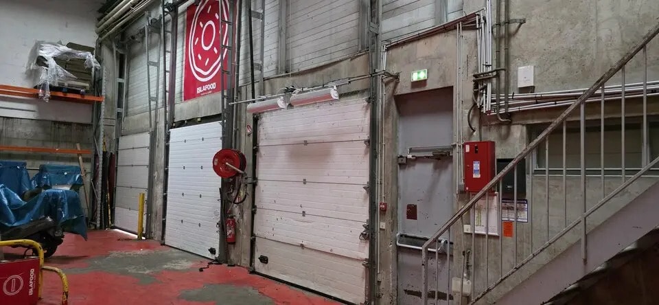 20 Rue Des Marronniers, L'HAY-LES-ROSES to rent - Interior Photo - Image 2 of 12