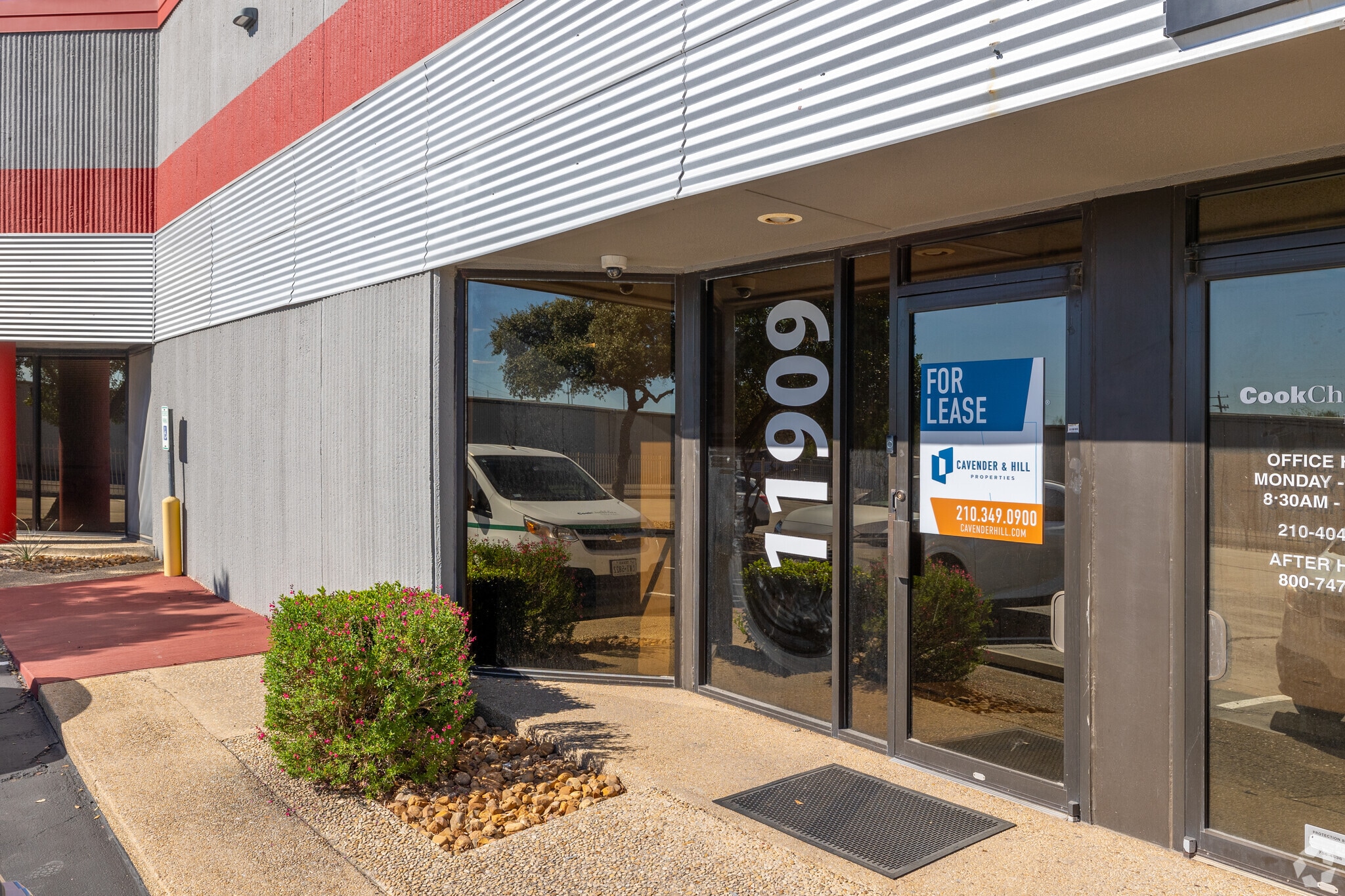 11905-11945 Starcrest Dr, San Antonio, TX to rent Building Photo- Image 1 of 23