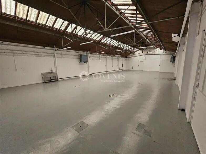 Light Industrial in Villeneuve-Saint-Georges to rent - Interior Photo - Image 1 of 6