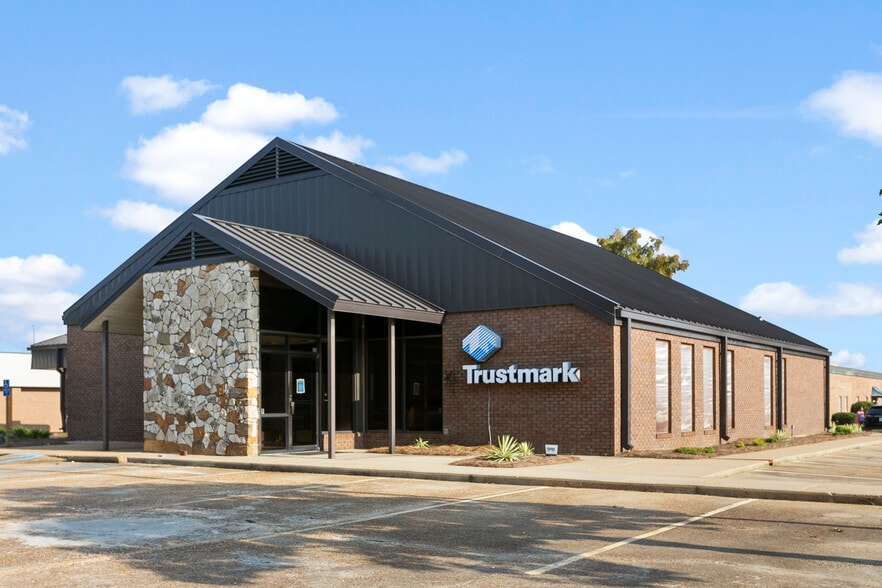 101 Office Park Dr, Brandon, MS to rent - Building Photo - Image 2 of 16