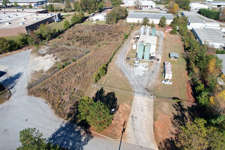 16 Geneva Ct, Greenville, SC for rent - Building Photo - Image 3 of 9