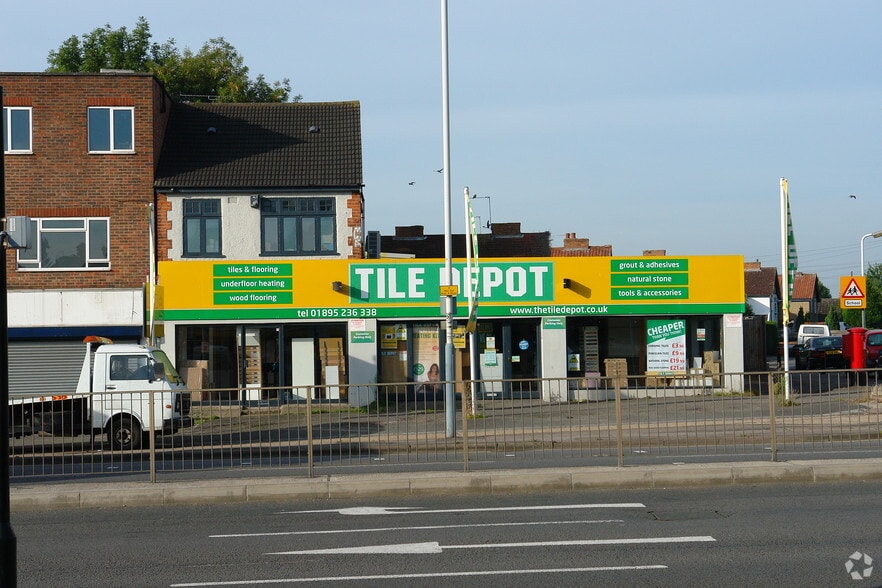 13-14 Uxbridge Rd, Uxbridge to rent - Primary Photo - Image 1 of 1