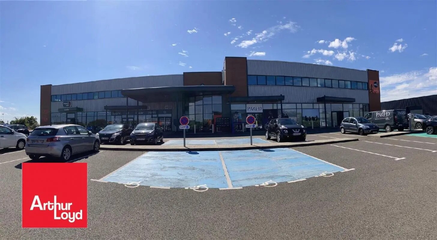 Office in Fontenay-sur-Eure to rent Building Photo- Image 1 of 4