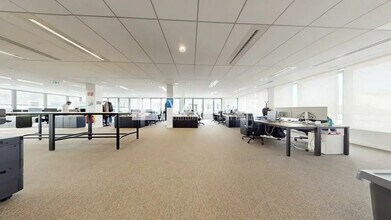 Office in Lyon for sale Interior Photo- Image 2 of 4