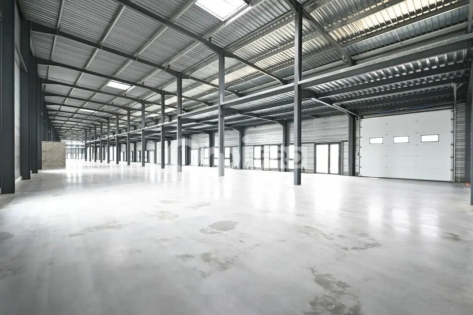 Light Industrial in Bourgoin-Jallieu for sale Interior Photo- Image 1 of 13