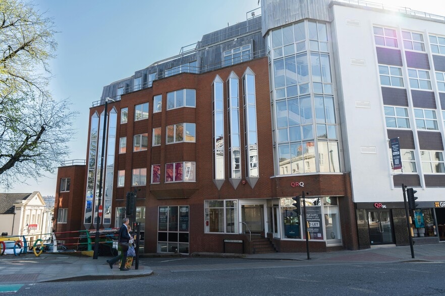 1-5 Queens Road Quadrant, Brighton to rent - Building Photo - Image 1 of 20