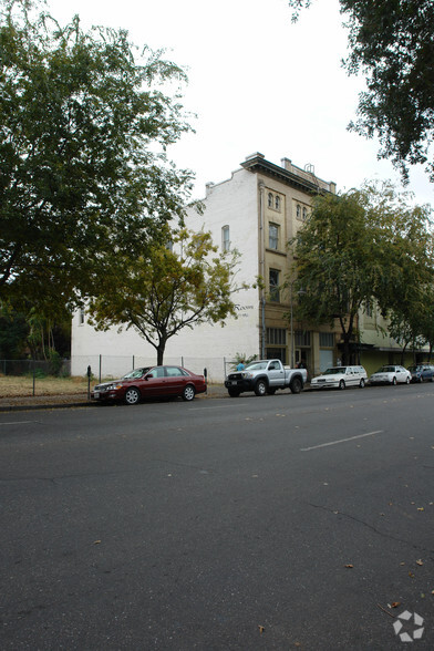 131 W 1st St, Chico, CA for rent - Primary Photo - Image 1 of 22