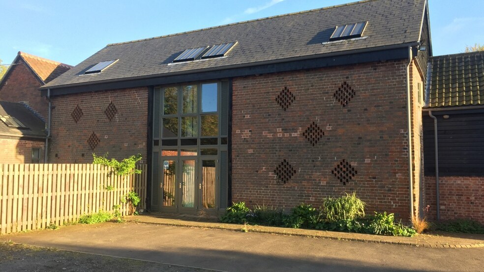 Fullers Hl, Sandy to rent - Building Photo - Image 3 of 6