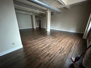 817 Main St, Cincinnati, OH to rent Interior Photo- Image 2 of 4