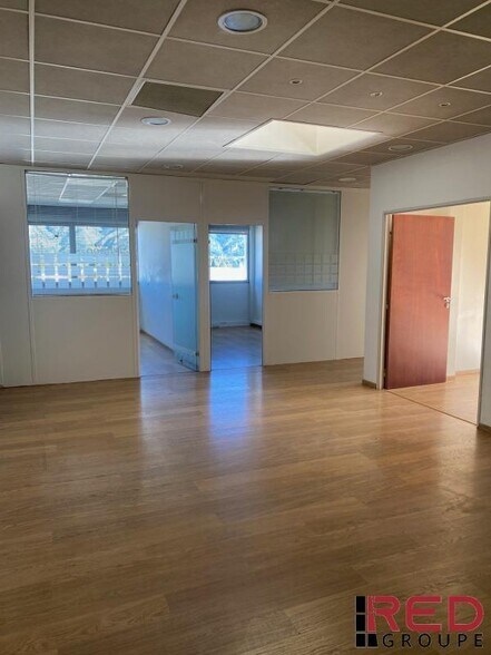Office in Aubagne to rent - Interior Photo - Image 3 of 5