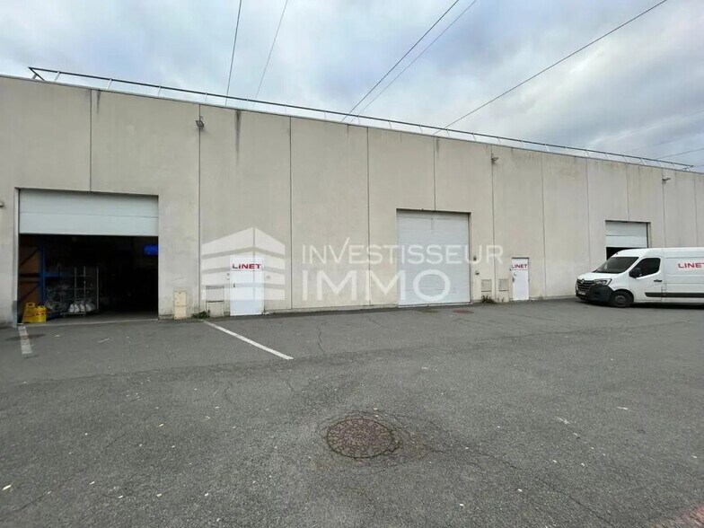 Light Industrial in Vitry-sur-Seine to rent - Building Photo - Image 2 of 11