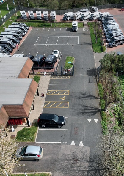 5 Higham Rd, Wellingborough to rent - Building Photo - Image 3 of 7