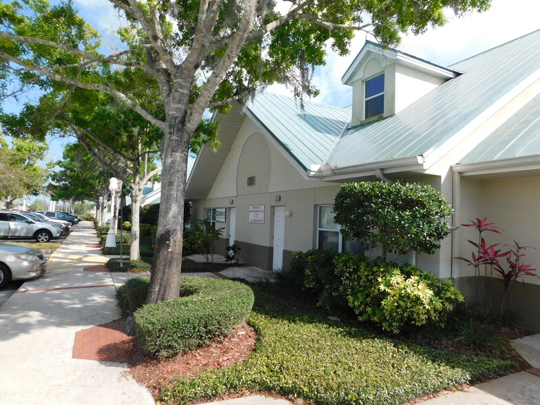 1301 W Eau Gallie Blvd, Melbourne, FL for rent - Building Photo - Image 3 of 3