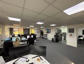 St George Sq, Bolton to rent Interior Photo- Image 2 of 4
