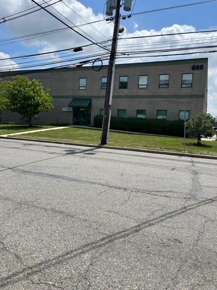 685 Gotham Pky, Carlstadt, NJ for rent - Building Photo - Image 2 of 4