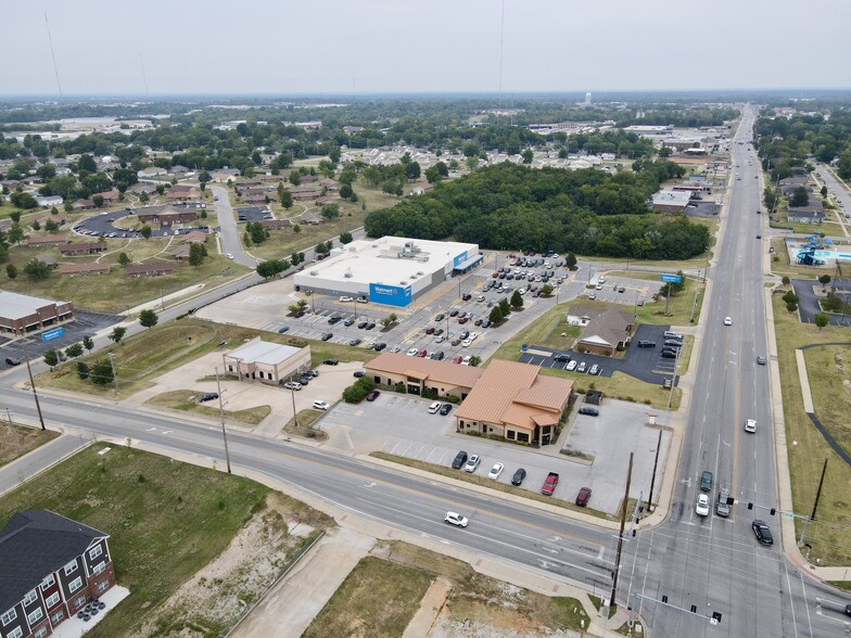 2530 Maiden Ln, Joplin, MO for rent - Building Photo - Image 3 of 3