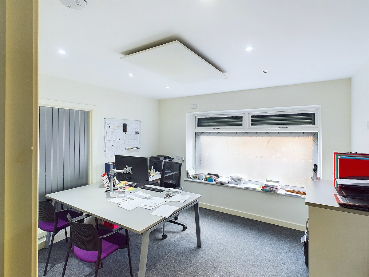 39A Trades Ln, Dundee, ANS DD1 3EW - Unit 39A - - Interior Photo - Image 1 of 4