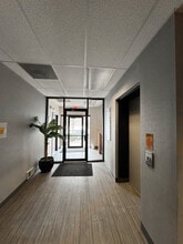 386 Pennsylvania Ave, Glen Ellyn, IL to rent Interior Photo- Image 1 of 7