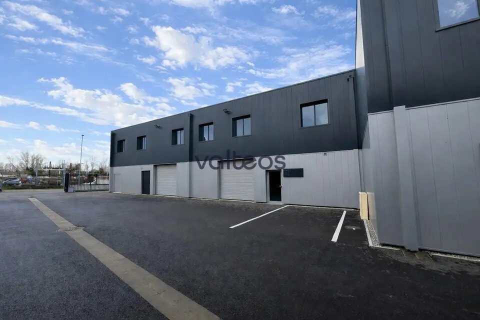 Location Local d'activités 214 m² - Photo 1