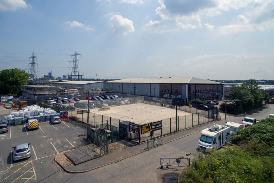 112 Beddington Ln, Croydon to rent - Building Photo - Image 2 of 4