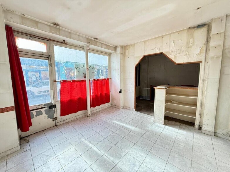 Light Industrial in Paris to rent - Interior Photo - Image 2 of 6