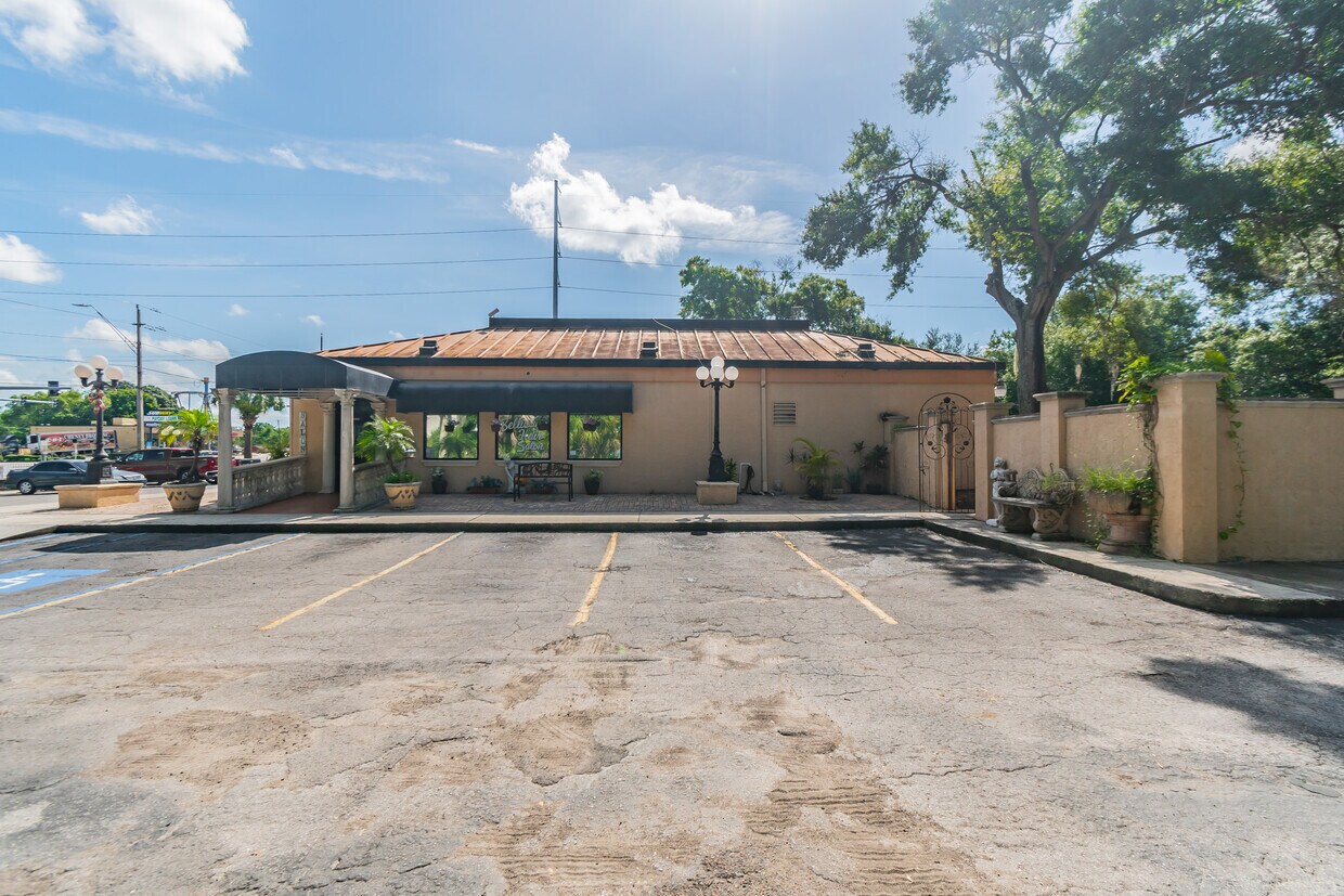 2525 E Busch Blvd, Tampa 33612