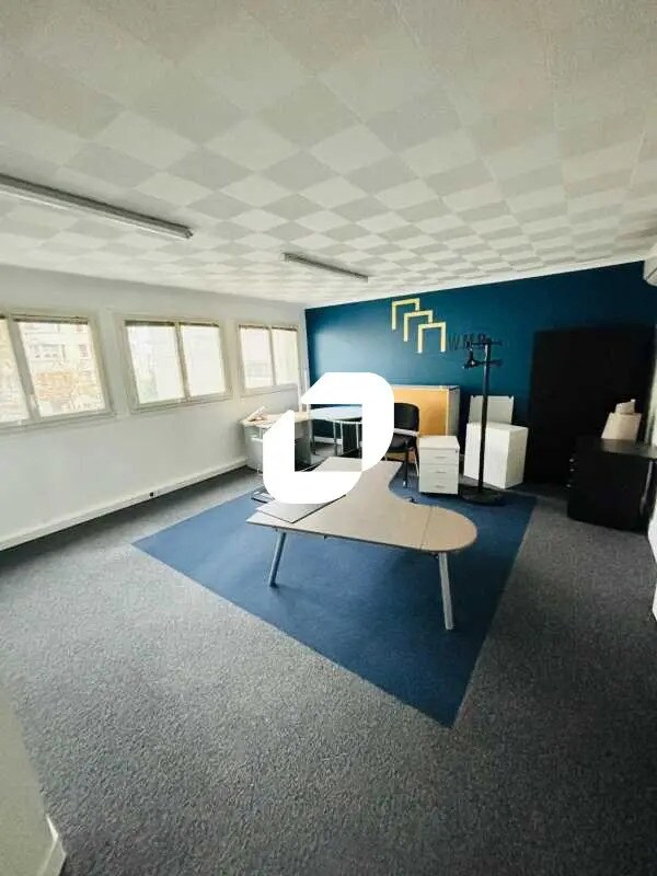 Office in Nanterre to rent Interior Photo- Image 1 of 10