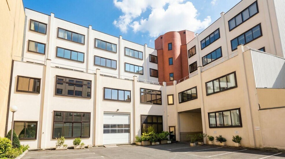 Office in Suresnes for sale - Building Photo - Image 3 of 9