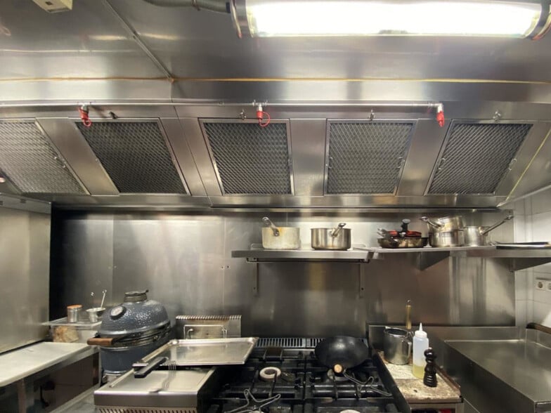 Retail in Barcelona, Barcelona to rent - Interior Photo - Image 1 of 1