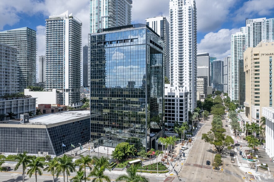 1200 Brickell Ave, Miami, FL for sale - Building Photo - Image 1 of 11