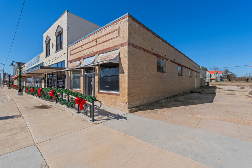 235 E Cameron Ave, Rockdale, TX for rent - Building Photo - Image 3 of 21