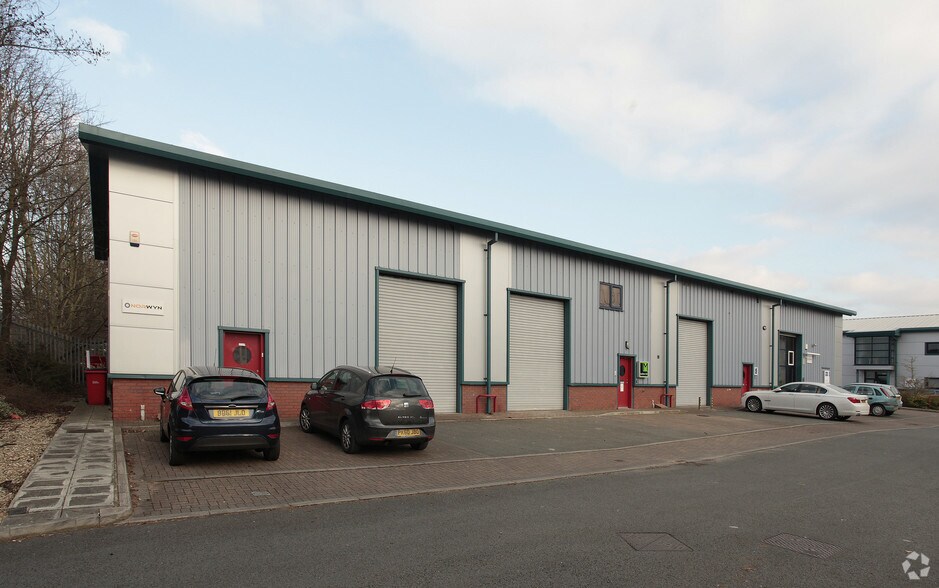 2 Hardy Close, Preston to rent - Building Photo - Image 2 of 3