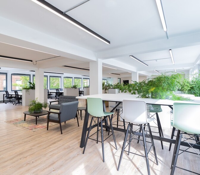 40-46 Lambs Conduit St, London to rent - Interior Photo - Image 1 of 1