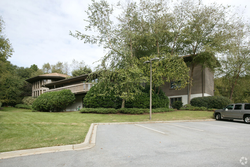 918 S Pleasantburg Dr, Greenville, SC for rent - Building Photo - Image 2 of 21