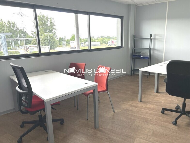 Office in CASTELNAU-D'ESTRETEFONDS to rent - Interior Photo - Image 3 of 7