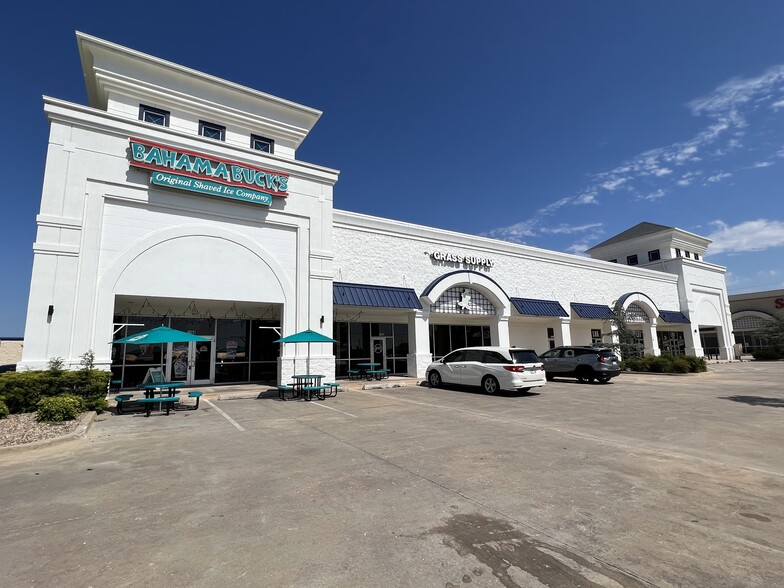 1420 N Kelly Ave, Edmond, OK to rent - Primary Photo - Image 1 of 4